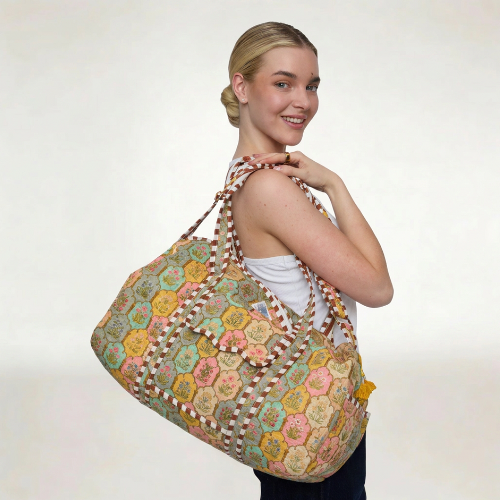 BOLSA DE VIAJE "PASTEL BLOOM GARDEN"